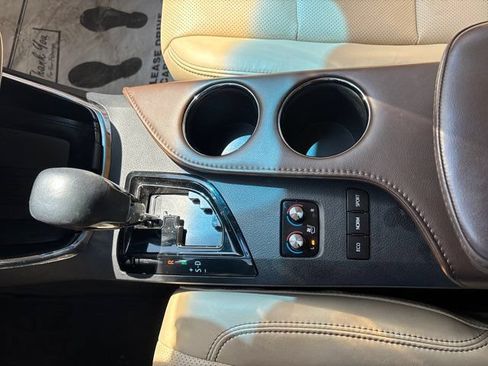 Used 2016 Toyota Avalon Limited FWD image 36