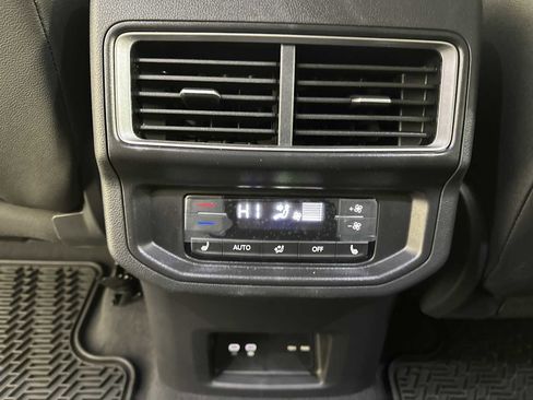 Used 2025 Volkswagen Atlas SEL Premium R-Line image 30