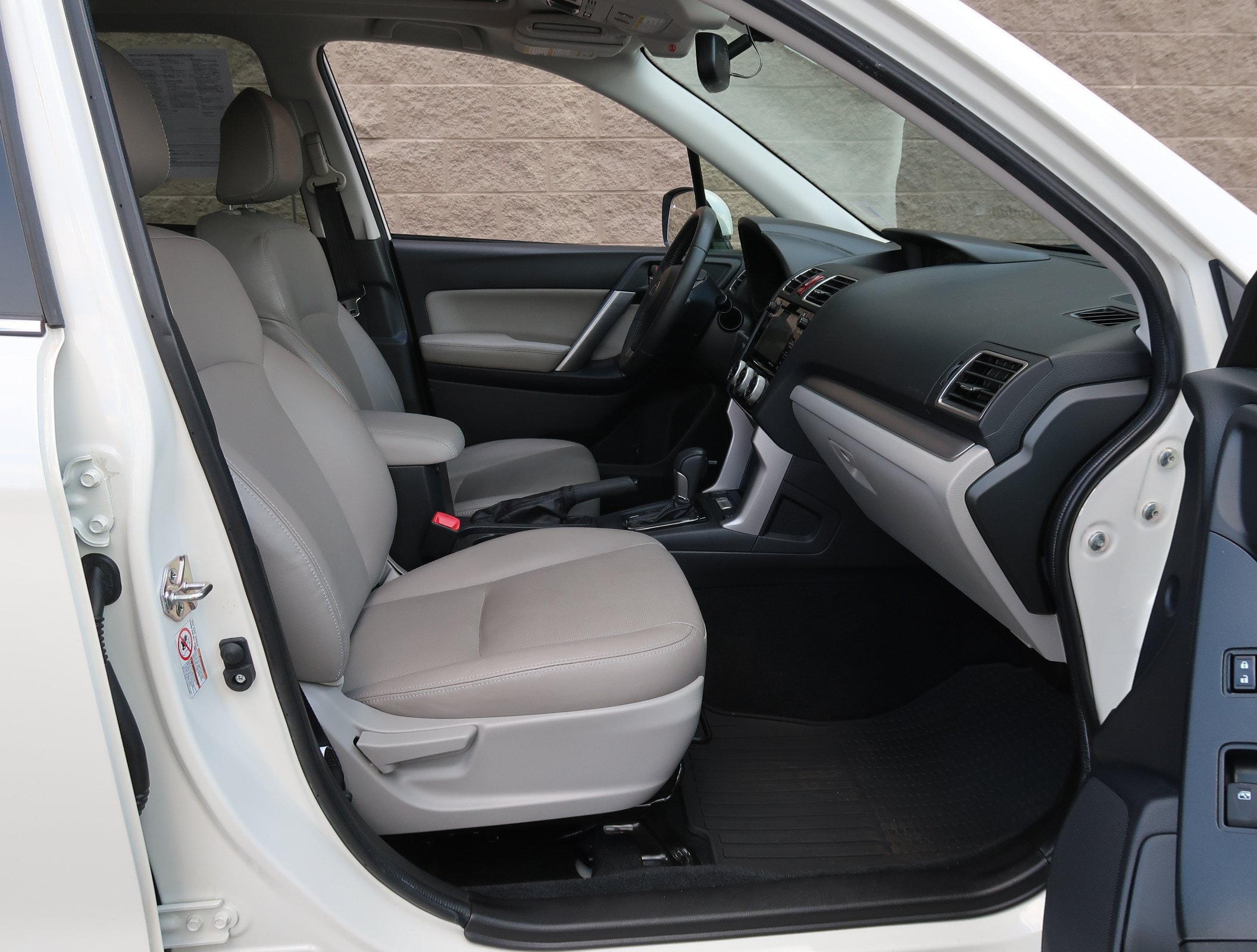 Used 2016 Subaru Forester 2.5i Touring w/ Eyesight & Navigation System AWD/4WD image 39