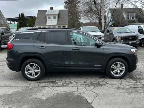 Used 2021 GMC Terrain SLE w/ Driver Convenience Package AWD/4WD image 2