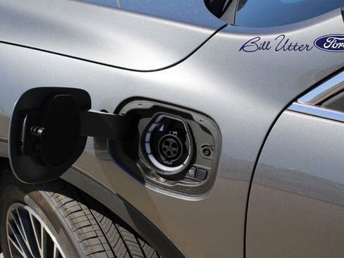 New 2025 Ford Escape SE image 6