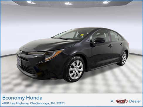 Used 2025 Toyota Corolla LE FWD image 1