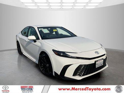 Certified 2025 Toyota Camry SE image 1