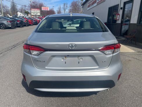 Used 2020 Toyota Corolla LE w/ Carpet Mat Package (TMS) FWD image 5