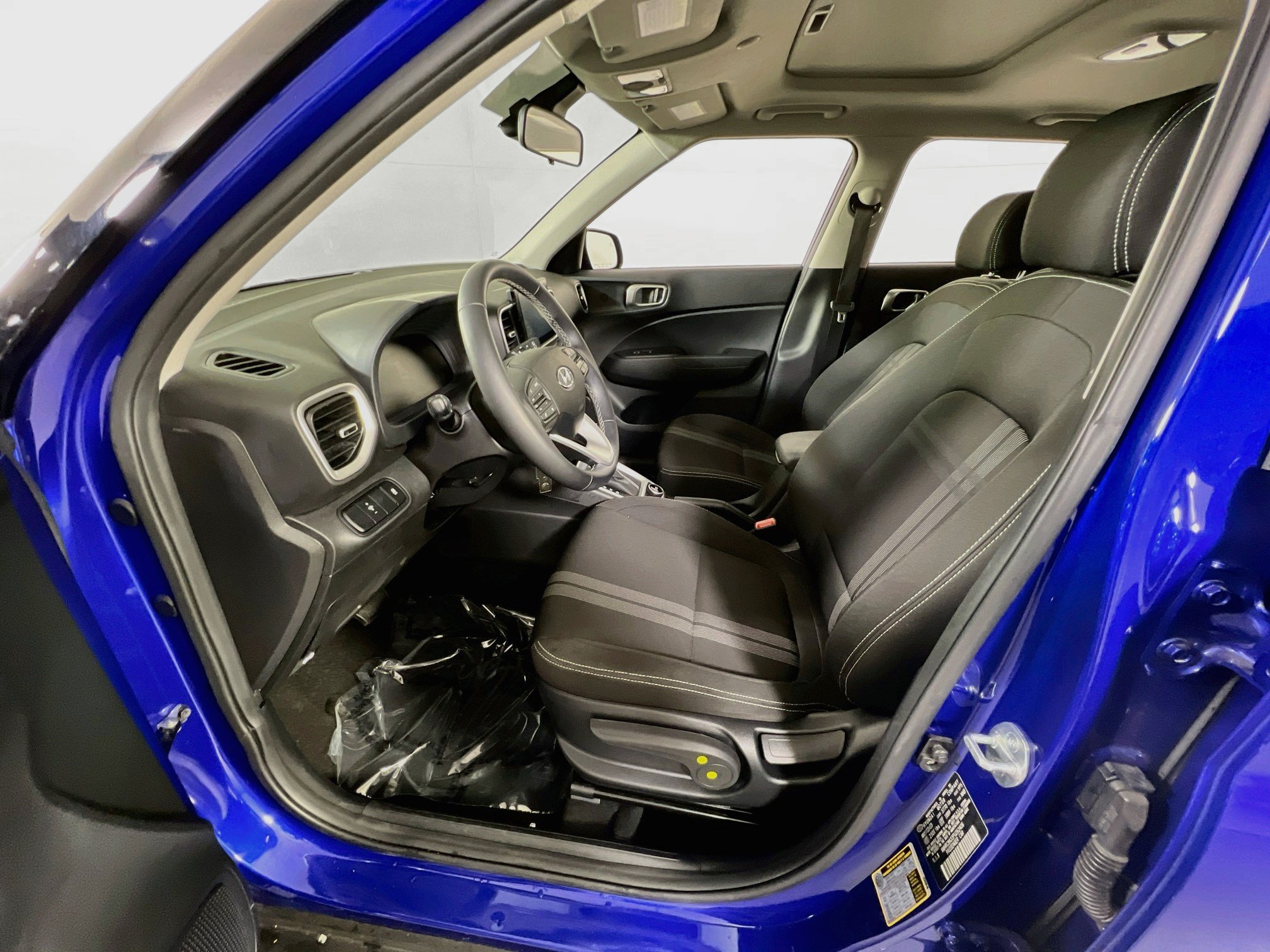 Used 2023 Hyundai Venue SEL FWD image 19