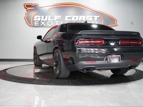 Used 2015 Dodge Challenger SRT Hellcat image 9