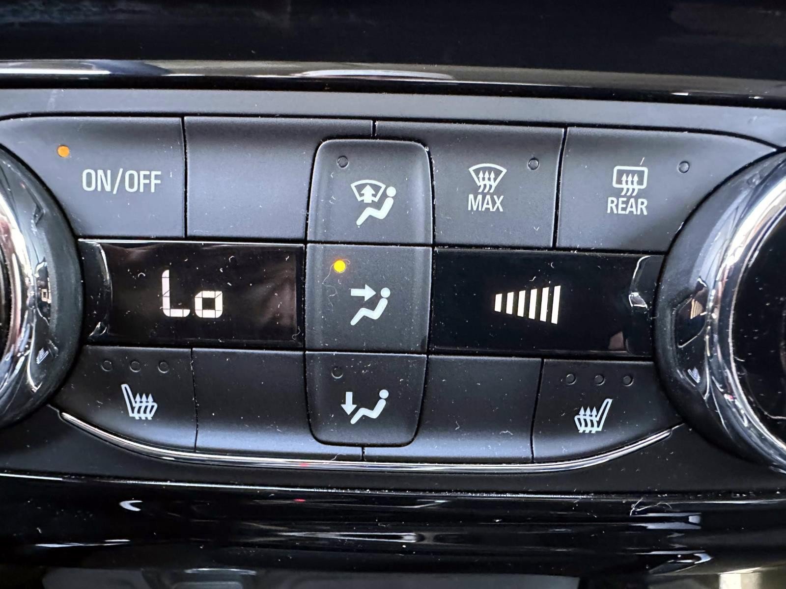 Used 2024 Chevrolet Trax ACTIV w/ Driver Confidence Package FWD image 21