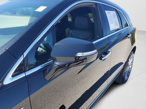 Used 2025 Cadillac XT5 Premium Luxury image 11