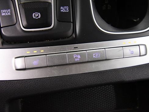 Certified 2024 Kia Carnival LX image 28