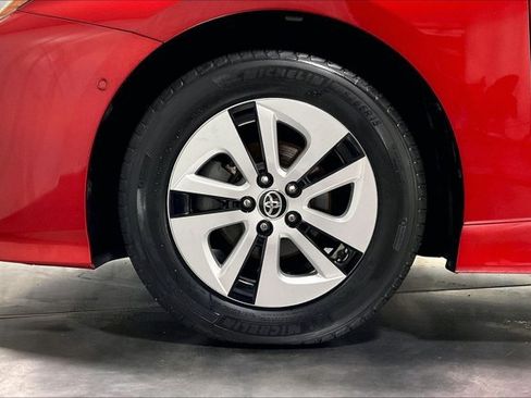 Used 2017 Toyota Prius Four w/ Advanced Technology Package FWD image 9