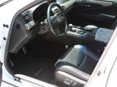 Used 2014 Lexus LS 460 AWD w/ F Sport Package image 29