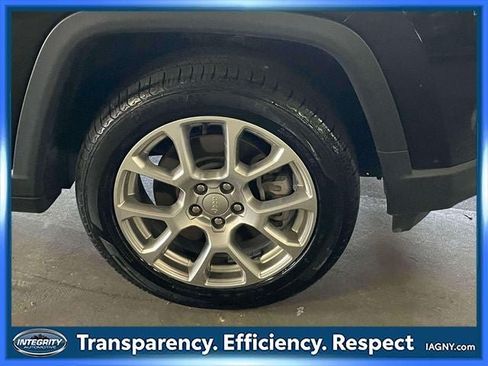 Used 2023 Jeep Compass Latitude AWD/4WD image 9