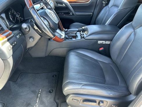 Used 2021 Lexus LX 570 4WD w/ Luxury Package image 21