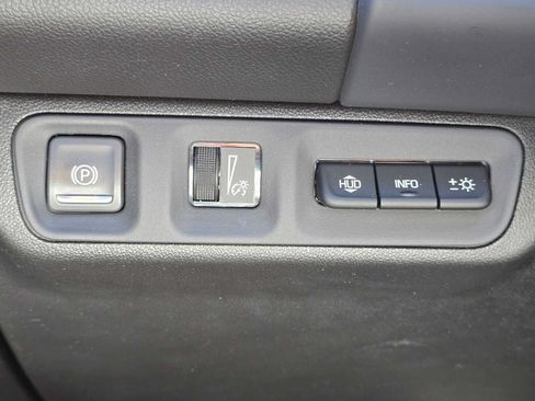 Used 2022 GMC Acadia SLT w/ Technology Package AWD/4WD image 30