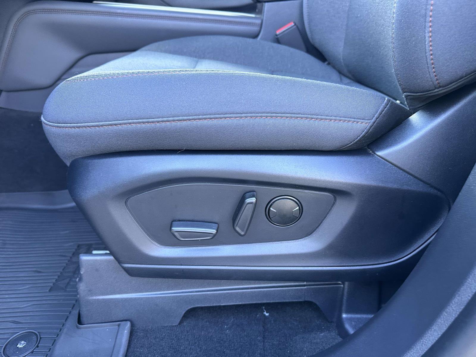 Used 2026 Ford Explorer Active AWD/4WD image 11