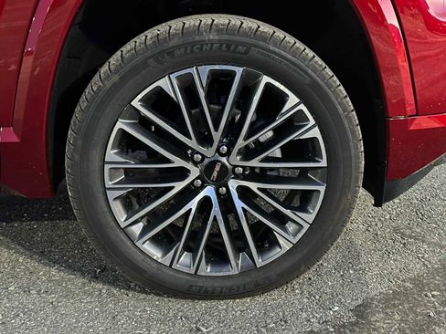 New 2026 GMC Terrain Denali w/ LPO, Black Badging Package image 9