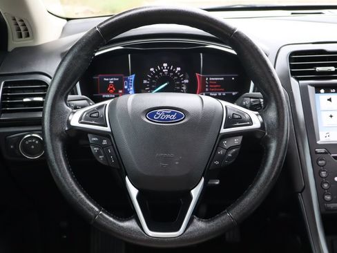 Used 2017 Ford Fusion Energi Titanium FWD image 18
