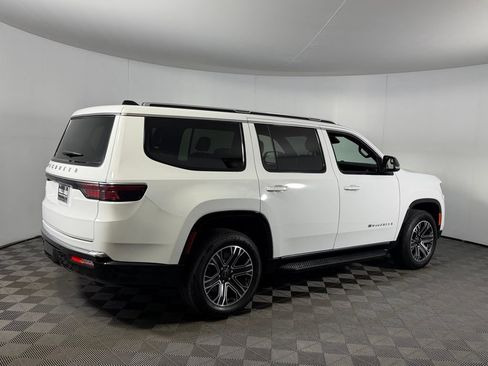Used 2025 Jeep Wagoneer 4WD image 8
