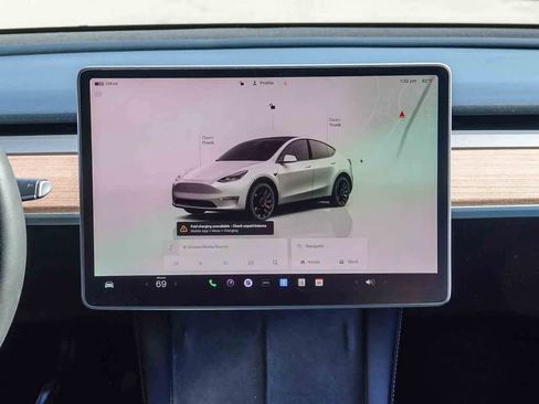 Used 2023 Tesla Model Y Performance image 12