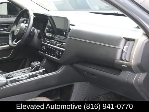 Used 2022 Nissan Pathfinder Platinum w/ Cargo Package AWD/4WD image 6