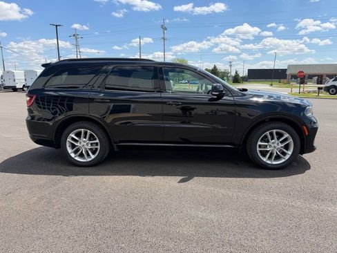Used 2024 Dodge Durango GT RWD image 4