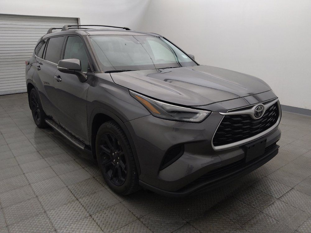 Used 2022 Toyota Highlander L FWD image 13