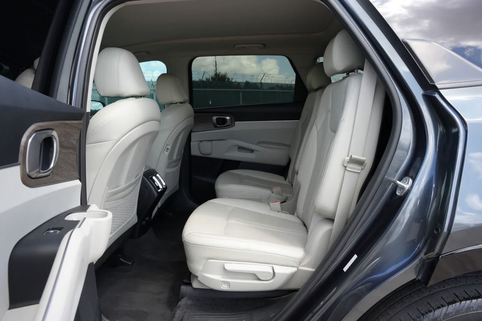 Used 2022 Kia Sorento EX w/ Panoramic Sunroof Package FWD image 19