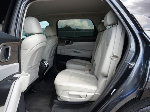 Used 2022 Kia Sorento EX w/ Panoramic Sunroof Package FWD image 19