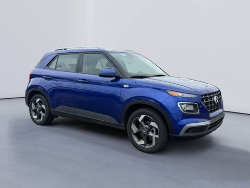 Used 2026 Hyundai Venue SEL FWD image 1