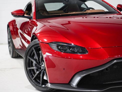 Used 2020 Aston Martin V8 Vantage Coupe image 25