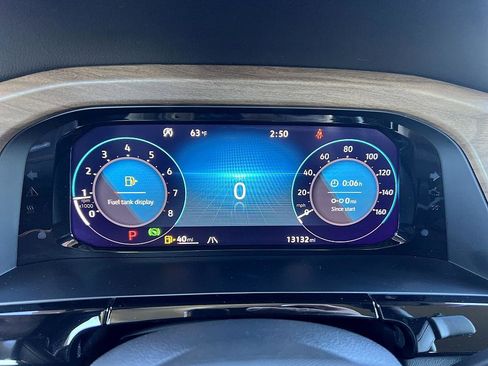 Used 2025 Volkswagen Atlas SE image 23