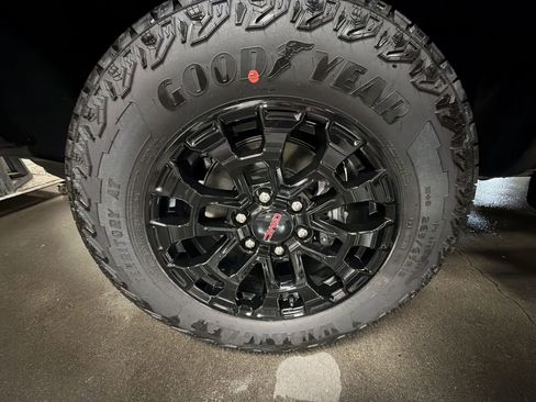 New 2026 GMC Canyon Elevation w/ Convenience Package image 32