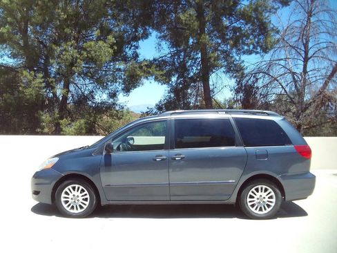 Used 2010 Toyota Sienna LE FWD image 7