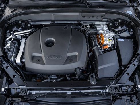 New 2026 Volvo XC60 T8 Plus w/ Protection Package Premier image 18