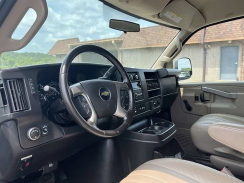 Used 2016 Chevrolet Express 3500 RWD image 10