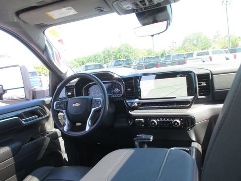 Used 2024 Chevrolet Silverado 1500 LTZ w/ LTZ Premium Package AWD/4WD image 27