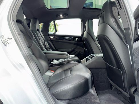 Used 2018 Porsche Panamera RWD image 61