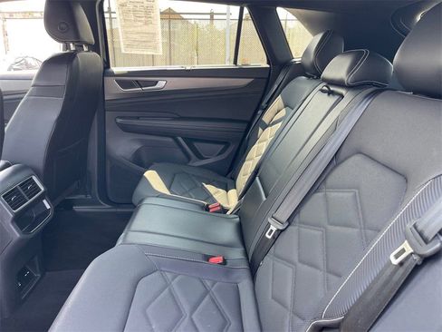 Used 2024 Volkswagen Atlas Cross Sport SE image 23