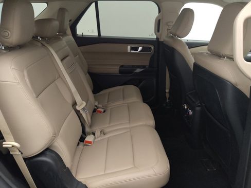 Used 2020 Ford Explorer XLT w/ Equipment Group 202A RWD image 19