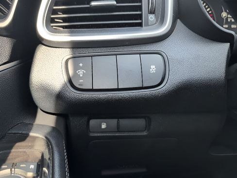 Used 2017 Kia Sorento L FWD image 16
