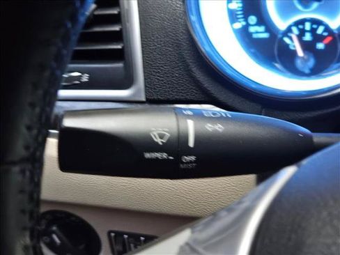 Used 2011 Chrysler 300 Limited RWD image 24