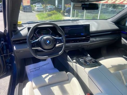 Used 2024 BMW 530i xDrive w/ Convenience Package AWD/4WD image 12