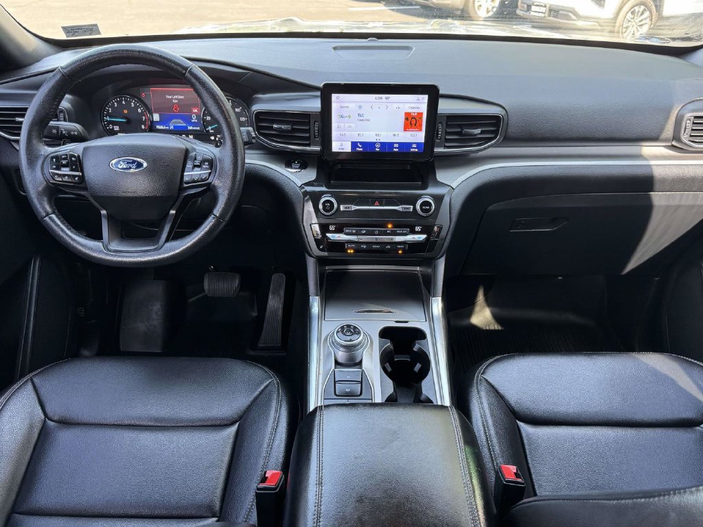 Used 2020 Ford Explorer XLT w/ Equipment Group 202A AWD/4WD image 3