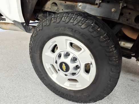Used 2015 Chevrolet Silverado 2500 LT w/ LT Convenience Package AWD/4WD image 8