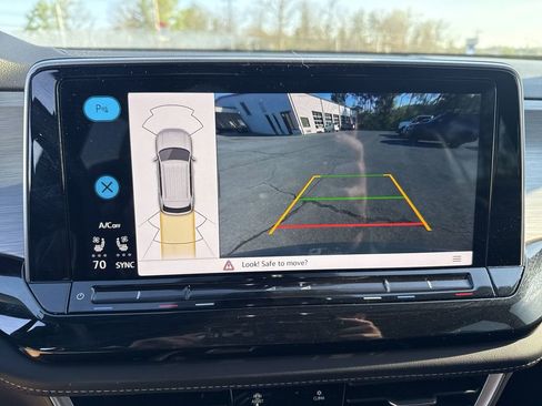 Used 2025 Volkswagen Atlas Cross Sport SE w/ Black Wheel Package AWD/4WD image 15