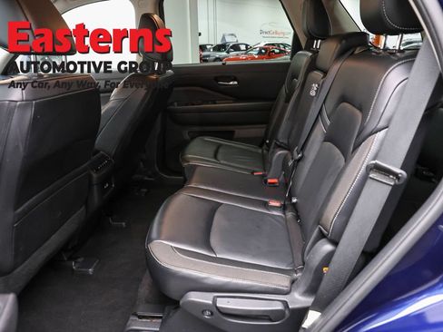 Used 2023 Nissan Pathfinder SL AWD/4WD image 21
