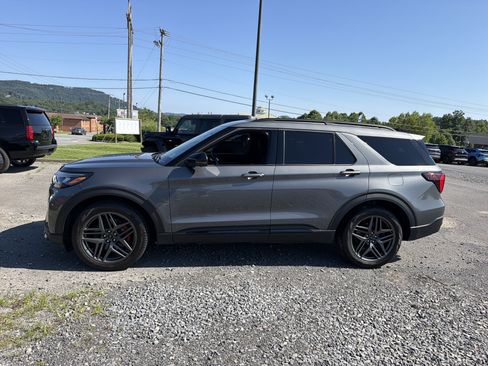 Used 2025 Ford Explorer ST AWD/4WD image 8