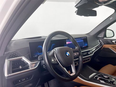 Used 2025 BMW X5 xDrive50e w/ Premium Package image 10