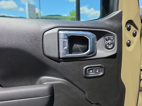 New 2026 Jeep Gladiator Willys AWD/4WD image 19