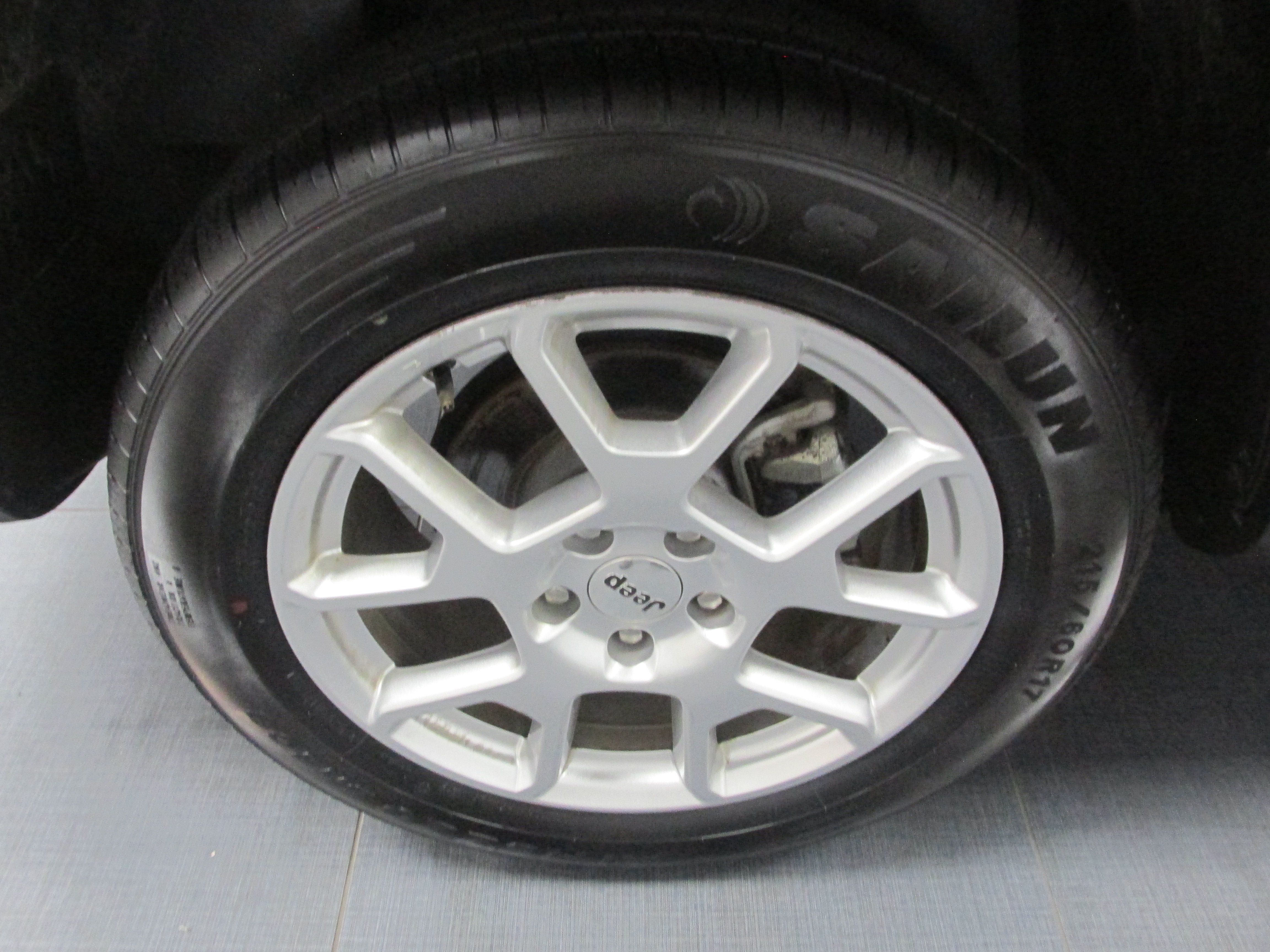 Used 2023 Jeep Renegade Latitude AWD/4WD image 16